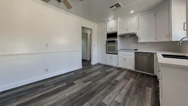 Building Photo - Beautiful Renovated 4 Bedroom 2 Bath Home ...
