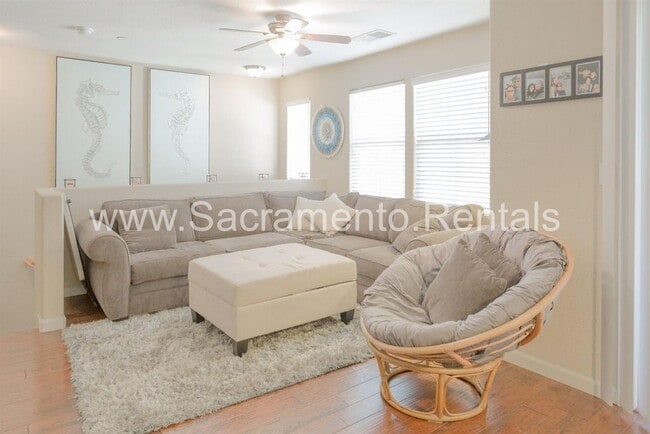 Building Photo - Very Nice Roseville 2bd/2ba Condo with Garage