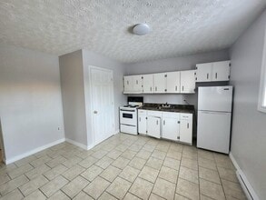 Building Photo - 17 Scott Ave