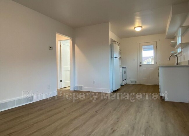 Building Photo - 28 100 N