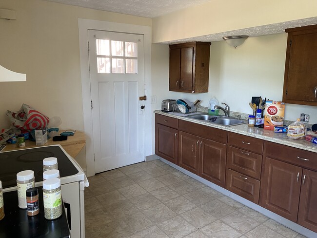 Kitchen with laminate floor - 209 Main St