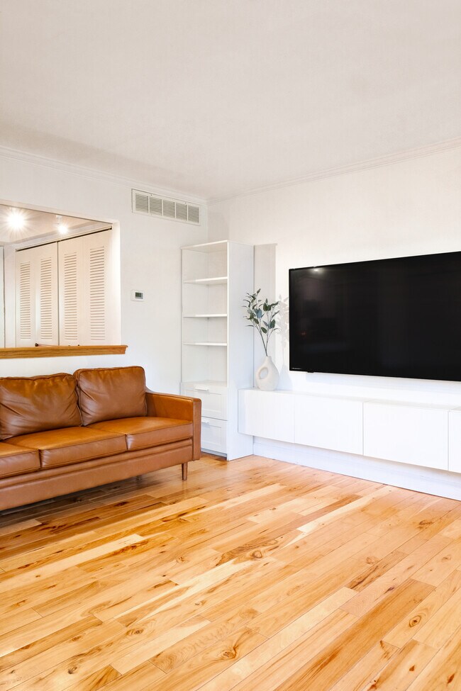 Foto del edificio - 531 Longshore Dr