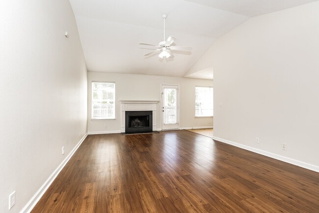 Building Photo - 861 Maricopa Dr