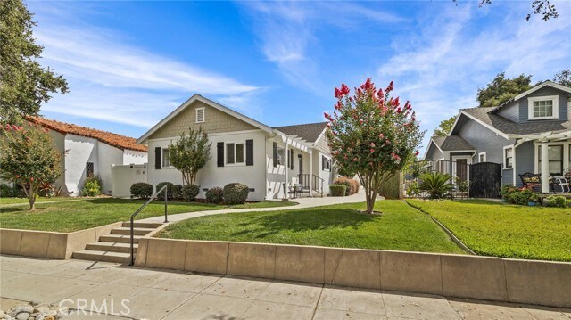 Building Photo - 350 N Glendora Ave