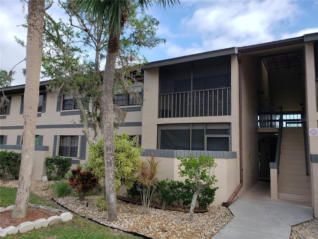 Foto principal - 2735 Suncoast Lakes Blvd