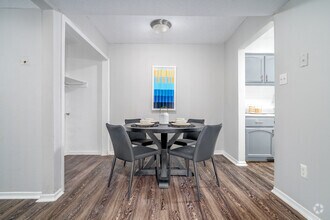 2BR, 2BA - 910SF - Dining Room - Allure
