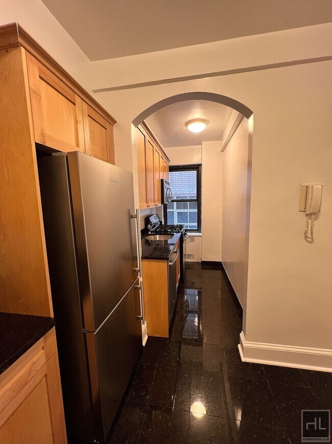 Building Photo - EAST 56 STREET