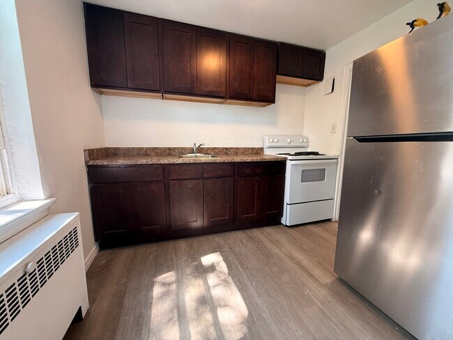 Building Photo - One Bedroom Apartment by the lake