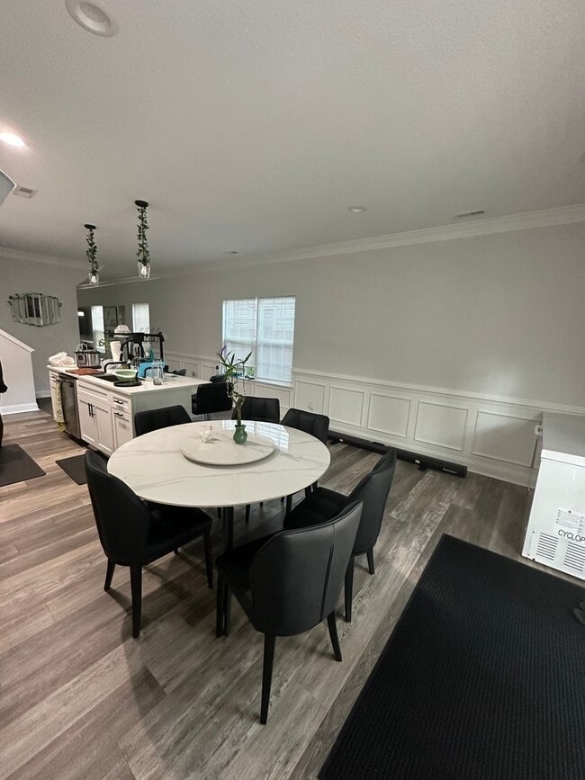 Building Photo - 251 Chapel St