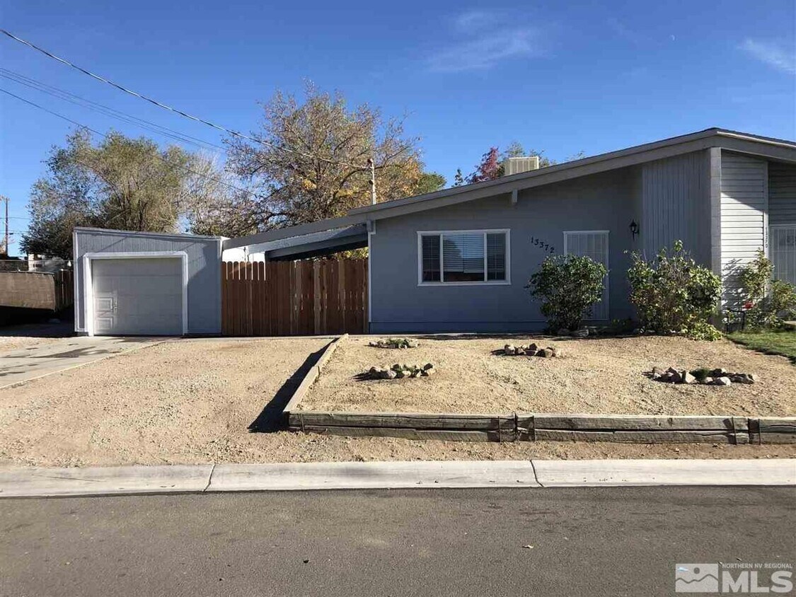 Foto principal - 3 bed/1 bath/1 car garage home for rent in...