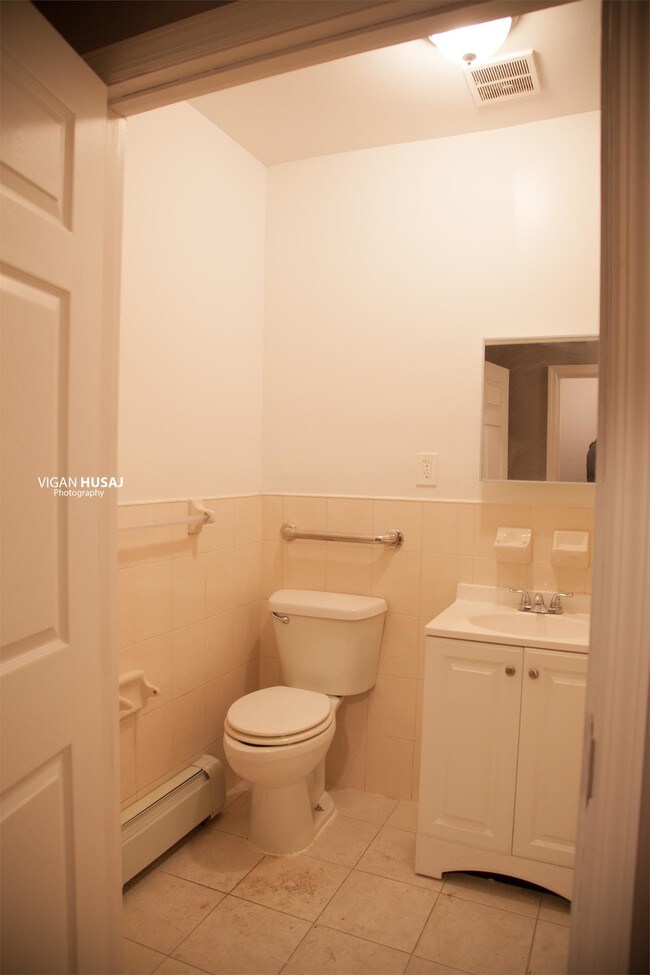 Building Photo - 2084 Valentine Ave