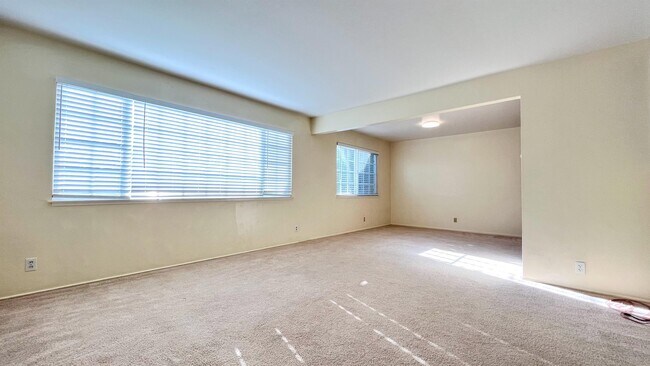 Building Photo - 1665 Beck Dr