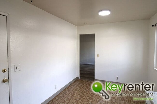 Building Photo - 10383 Mills Tower Dr