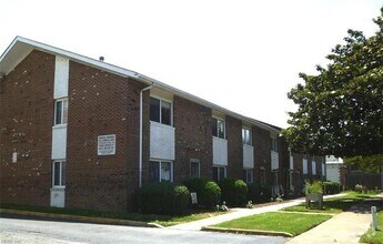 Building Photo - 1063 W 48th St