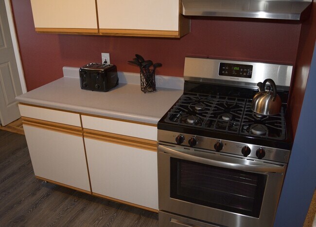 Building Photo - 79 Monroe St