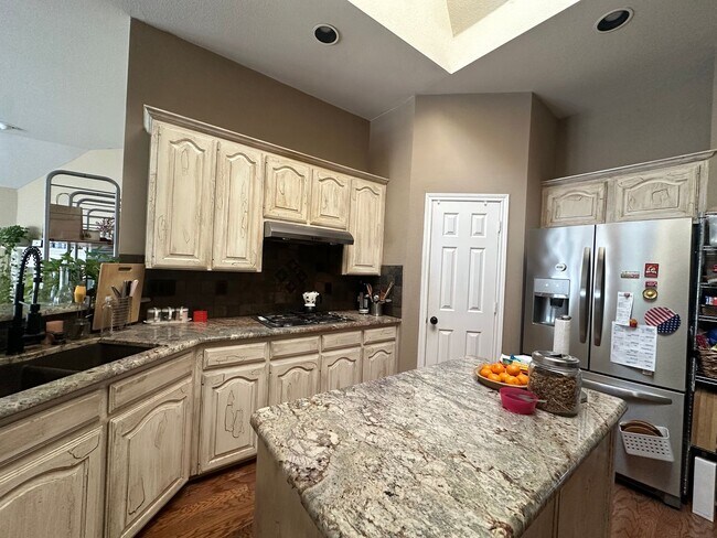 Foto del edificio - 5204 Lakeland Dr