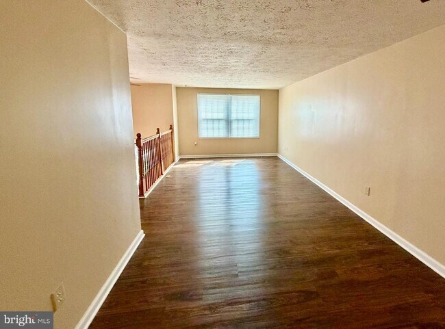Foto del edificio - 6308 Clinton Way