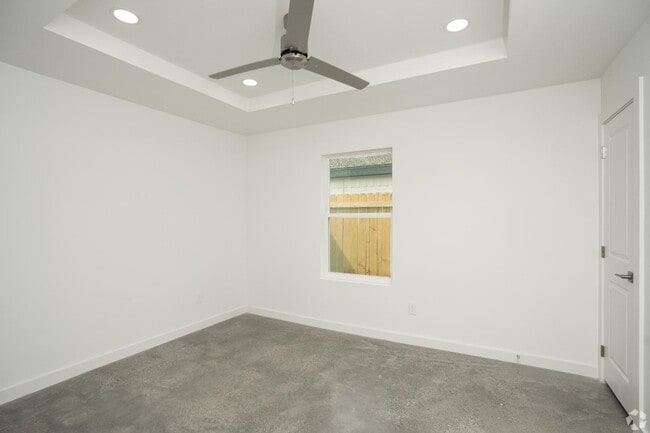 Building Photo - 4001 Peach Ln