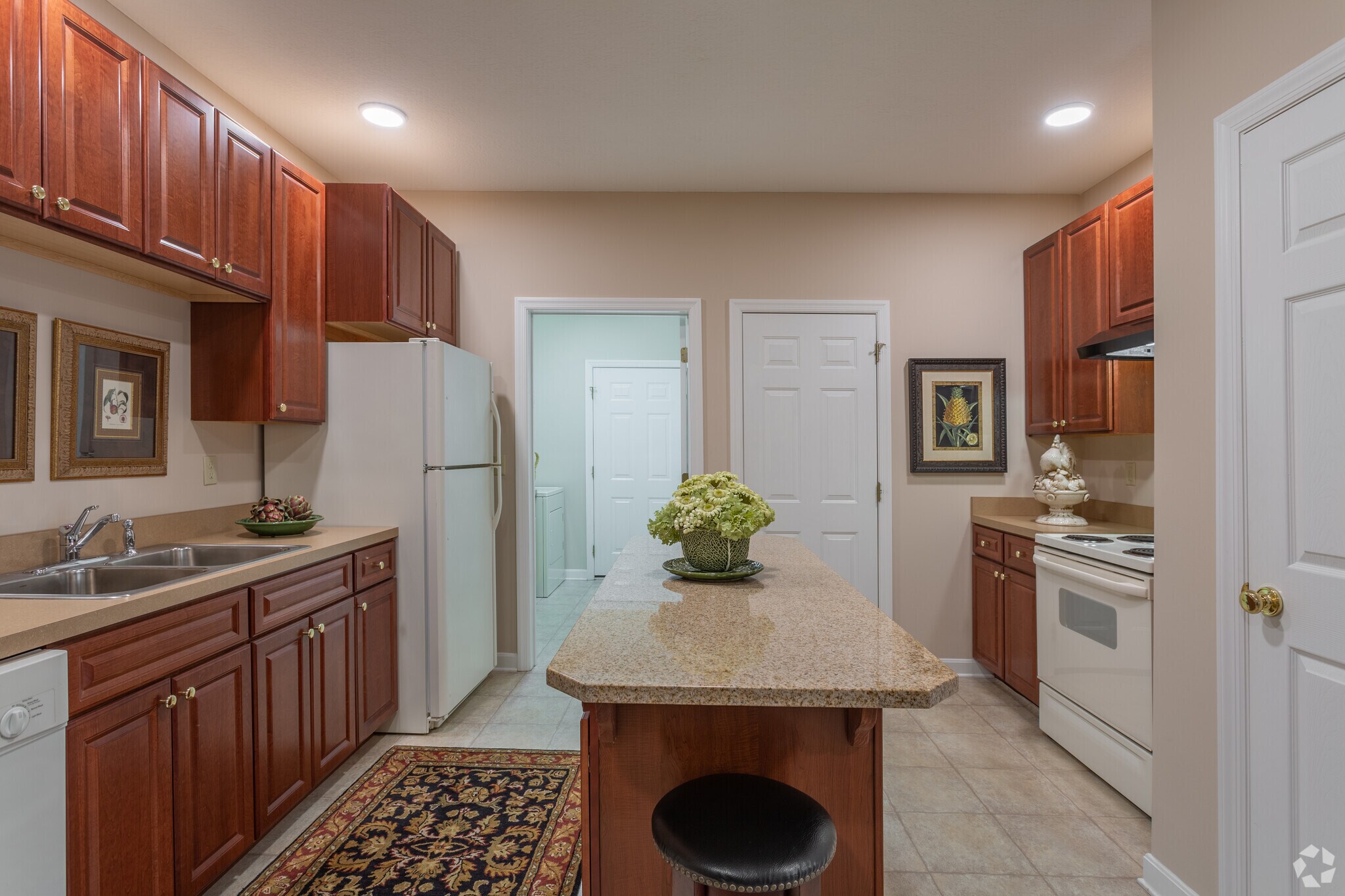 Waterford Luxury Apartments & Villas – photo 3