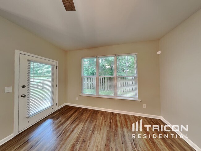 Foto del edificio - 2275 Wentworth Park Dr