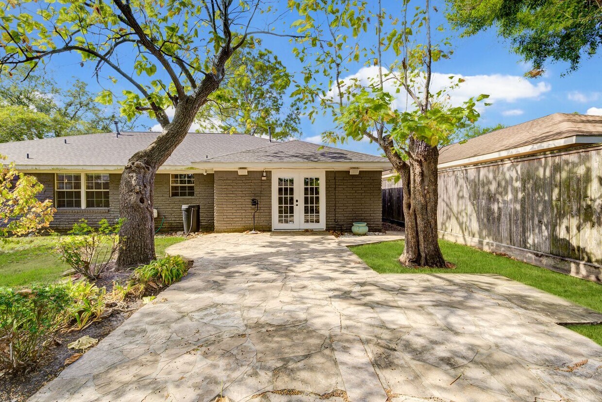 Primary Photo - Beautiful 3 bedroom 2.5 bath home for Leas...