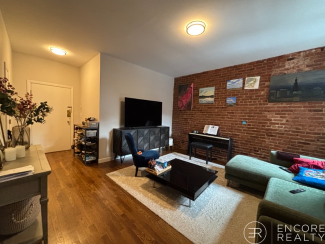 Photo - 15 Stearns Rd Apartment