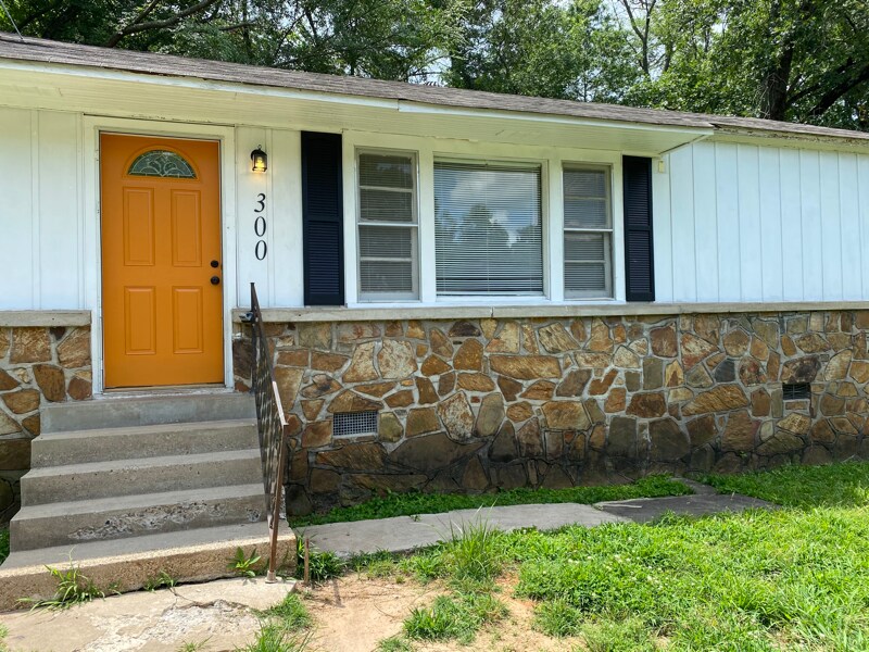 Primary Photo - 300 W 33rd St