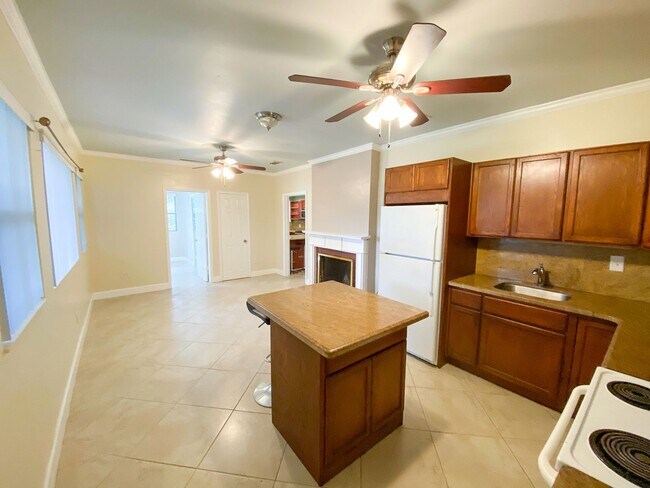 Foto del edificio - 2124 NW 7TH PL