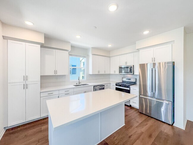 Building Photo - Modern 2BD/2.5BA Corner Unit in Escondido with In-Unit Laundry, Balcony & 2-Car Garage