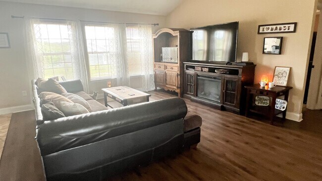 Foto del edificio - 107 Greythorn Ct