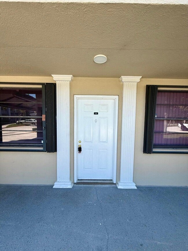 Foto del edificio - 3501 Village Blvd