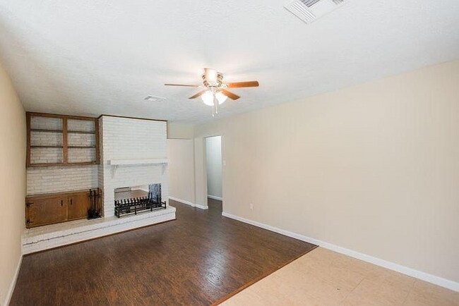 Building Photo - 1402 Dominik Dr