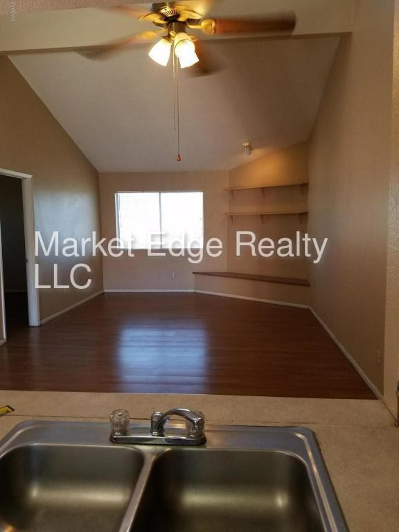 Building Photo - 2 Bed/2 Bath at 51st Ave/Northern