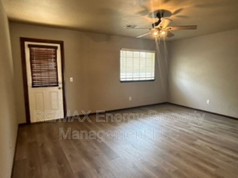 752 W Elder Dr, Mustang, OK 73064 House for Rent in Mustang, OK