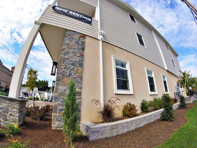 Building Photo - 62 Main St