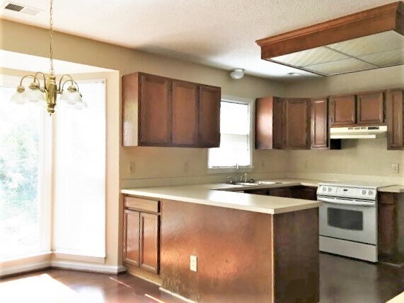 Foto del edificio - 2601 Briar Ridge Dr