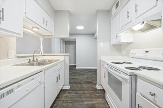 Building Photo - 3800 Sherwood Ln