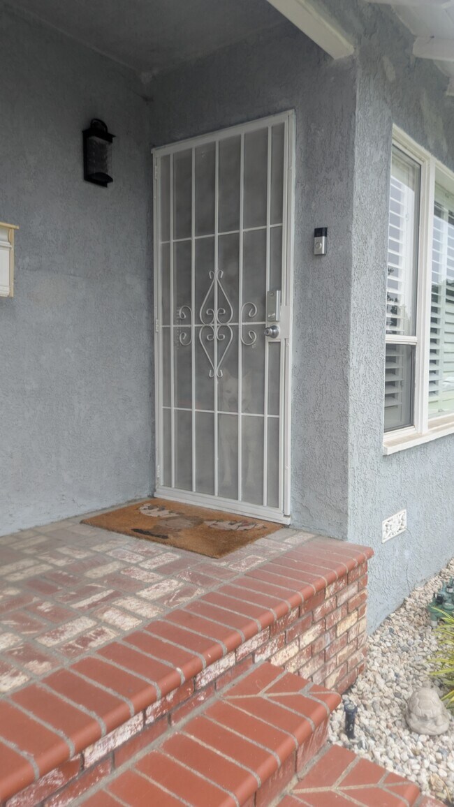 Foto del edificio - 5732 Yearling St