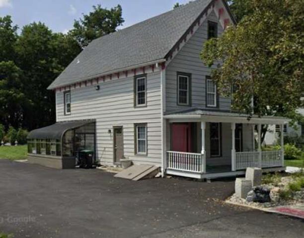 Building Photo - 203 Main St