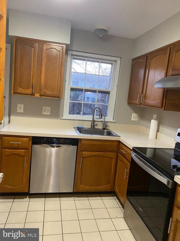 Building Photo - 8326 Glastonbury Ct