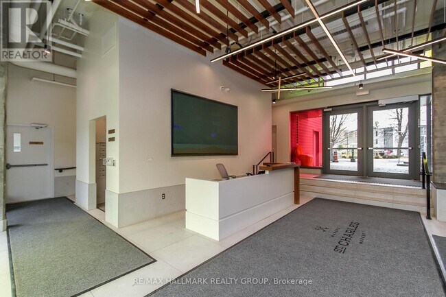 Building Photo - 135 Barrette St