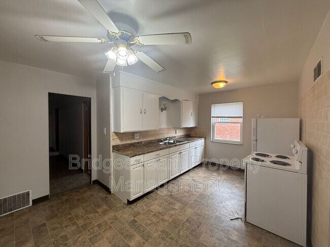 Foto del edificio - 211 N Cherrywood Ave