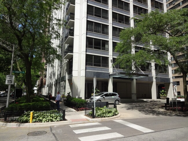 Building Photo - 222 E Pearson St
