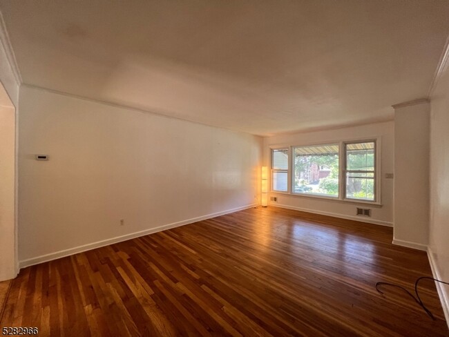 Foto del edificio - 34 Baltusrol Rd