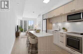 Building Photo - 50 McCaul St