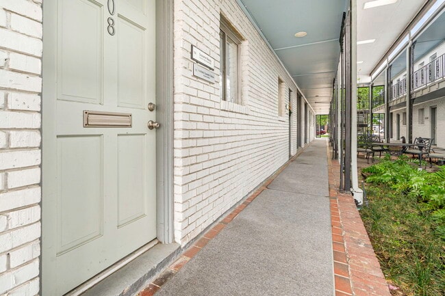 Building Photo - 2955 Ridgelake Dr