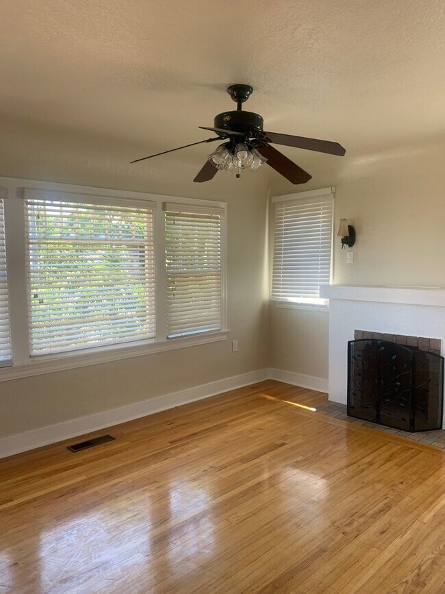 Building Photo - Fully gated Charming craftsman Two bedroom...