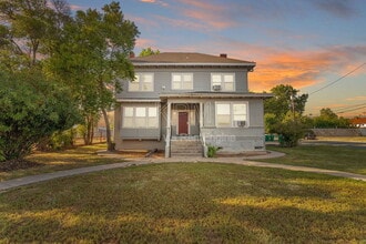 Building Photo - 121 E Lockeford St