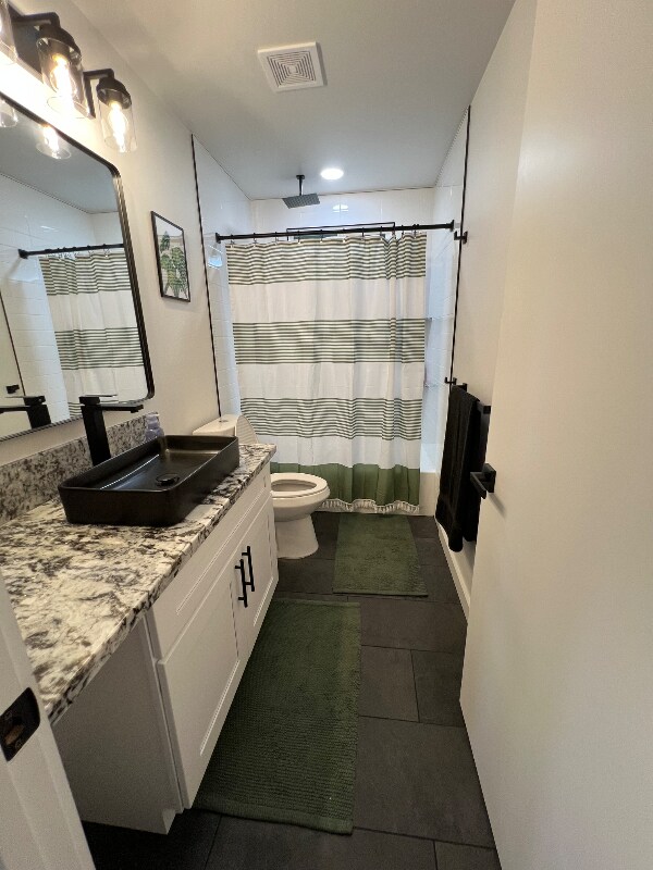 Foto del edificio - 16-2144-2144 Treefern Dr