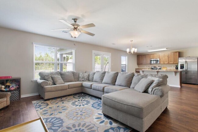 Foto del edificio - 44 Whisperwood Ln